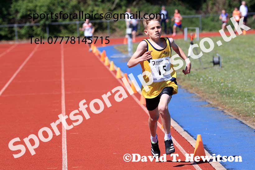 Boys under-13s 1500 metres, 2025 North Eastern Track and Field Champs., Shildon, County Durham. Photo: David T. Hewitson/Sports for All Pics
